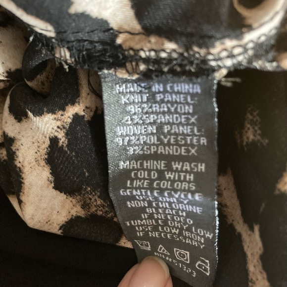 Vince Camuto Leopard Print Top S work Sexy Office Animal Print Meow. - Picture 5 of 5